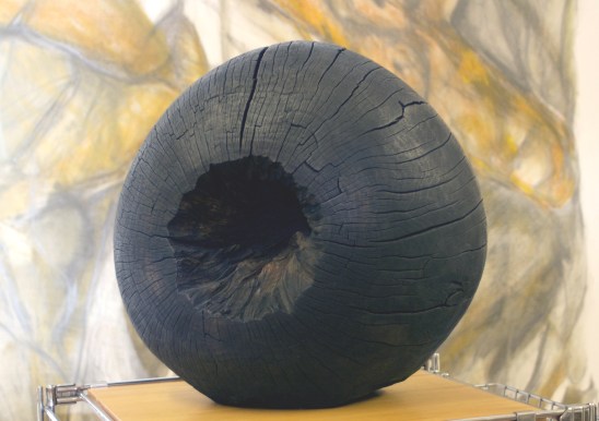 Ganzes: Objekt von Cornelia Aschmann, Zürich (Apfelholz, 40 x 24 x 40 cm)